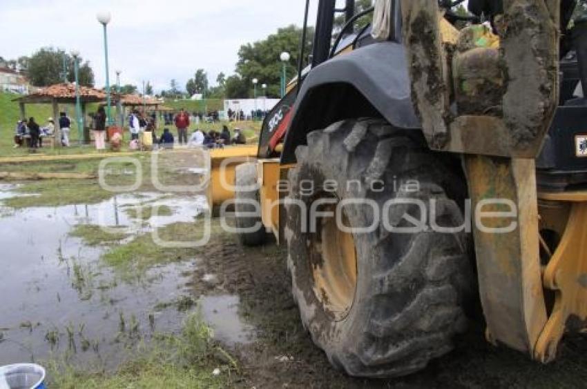 VECINOS DE LA COLONIA MORELOS IMPIDEN QUE SEA DERRIBADA UNA UNIDAD DEPORTIVA.