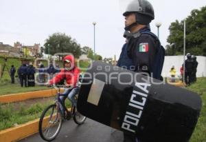 VECINOS DE LA COLONIA MORELOS IMPIDEN QUE SEA DERRIBADA UNA UNIDAD DEPORTIVA.