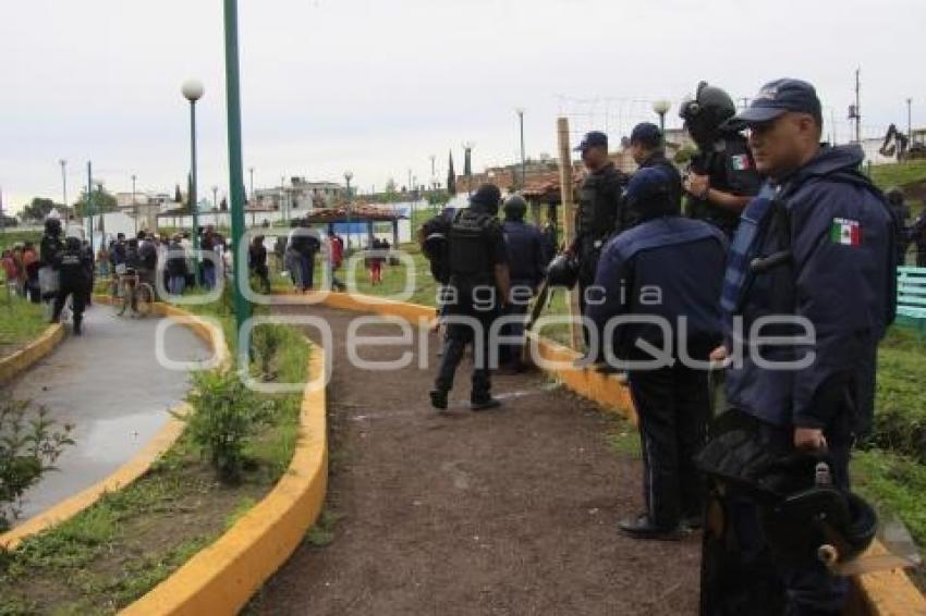 VECINOS DE LA COLONIA MORELOS IMPIDEN QUE SEA DERRIBADA UNA UNIDAD DEPORTIVA.