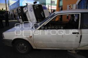 VOLCADURA DE TRANSPORTE PUBLICO