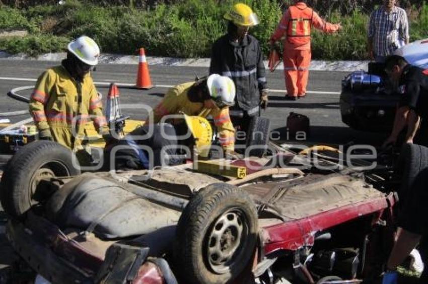 MUEREN TRES PERSONAS EN AUTOPISTA SIGLO XXI