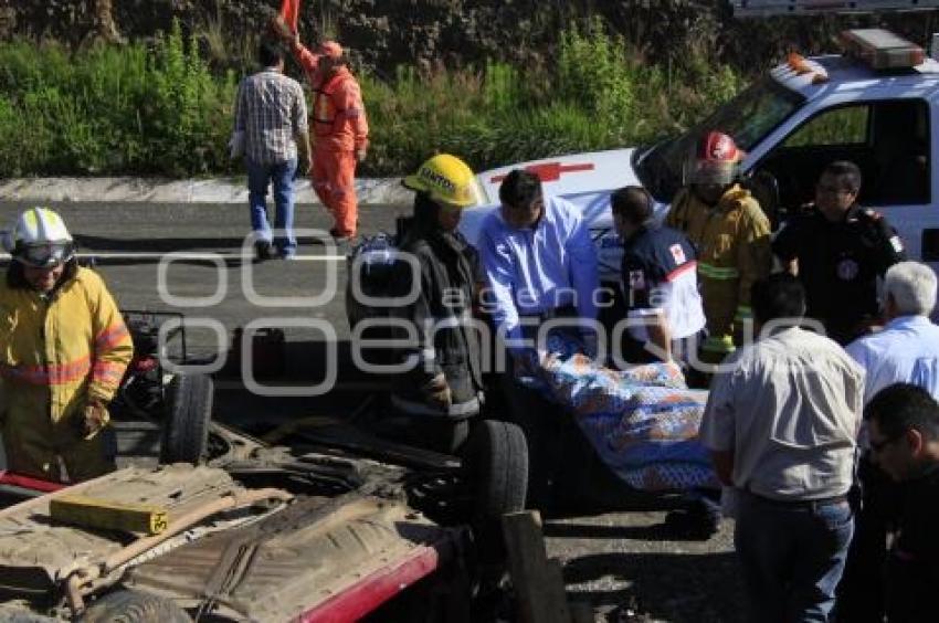 MUEREN TRES PERSONAS EN AUTOPISTA SIGLO XXI