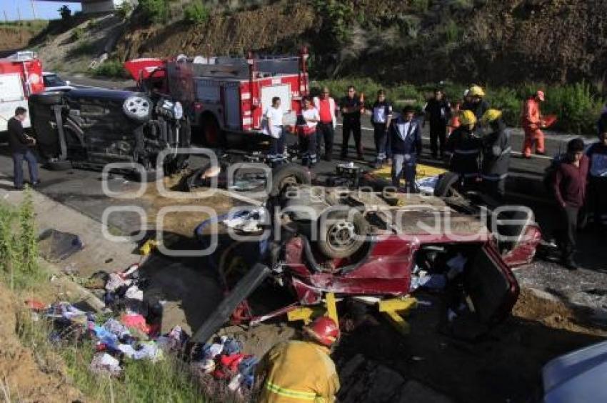 MUEREN TRES PERSONAS EN AUTOPISTA SIGLO XXI