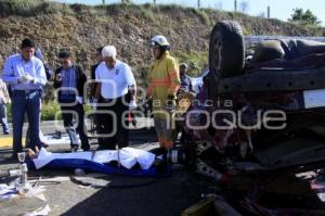 MUEREN TRES PERSONAS EN AUTOPISTA SIGLO XXI