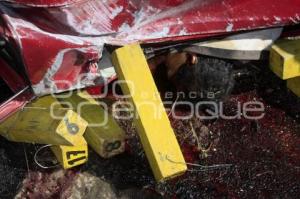 MUEREN TRES PERSONAS EN AUTOPISTA SIGLO XXI