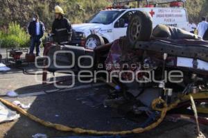 MUEREN TRES PERSONAS EN AUTOPISTA SIGLO XXI