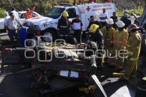 MUEREN TRES PERSONAS EN AUTOPISTA SIGLO XXI