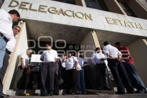 MANIFESTACIÓN EN DELEGACION ESTATAL IMSS