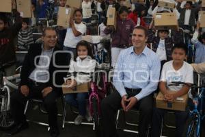GOBIERNO . COMPUTADORAS Y BICICLETAS
