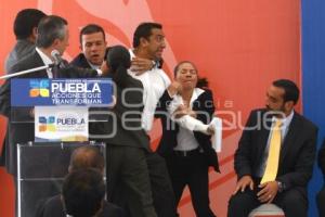 INTENTA HOMBRE HABLAR CON EL GOBERNADOR