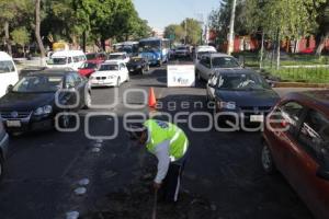 BACHEO . CAOS VIAL