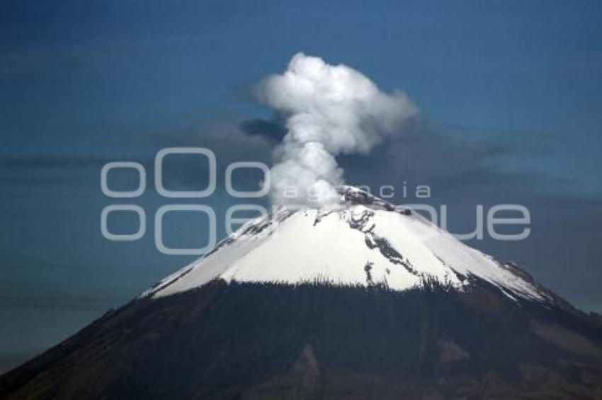 FUMAROLA VOLCÁN