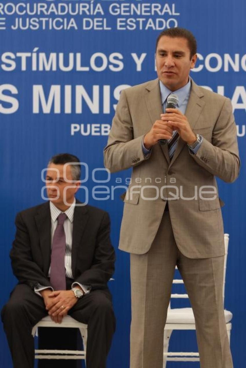 RECONOCEN A MINISTERIALES