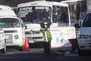 BACHEO . CAOS VIAL