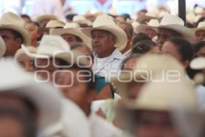 ENTREGAN APOYOS PARA EL CAMPO