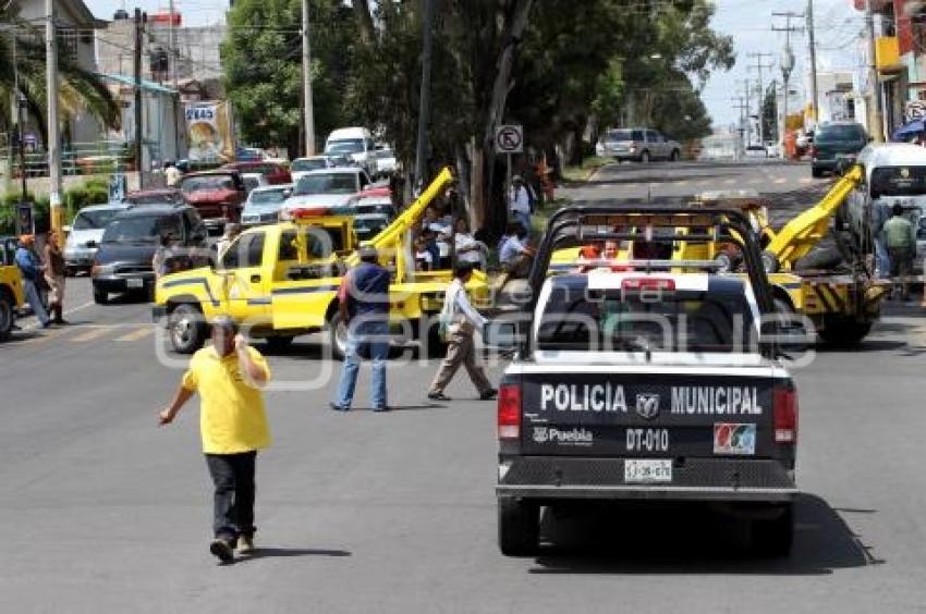 MANIFESTANTES DE ANTORCHA BLOQUEAN ACCESO A LA SCT