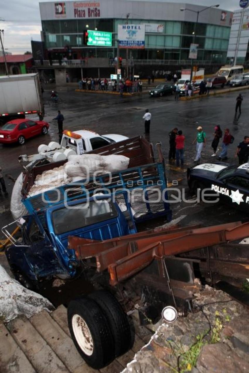 ACCIDENTE POR LLUVIA