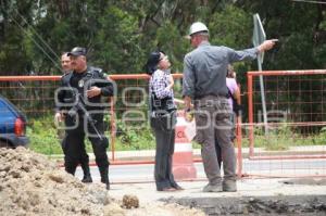 MANIFESTACION FRENTE A LAS OBRAS DE LA CONSTRUCCION DEL VIADUCTO.