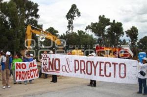 MANIFESTACION FRENTE A LAS OBRAS DE LA CONSTRUCCION DEL VIADUCTO.