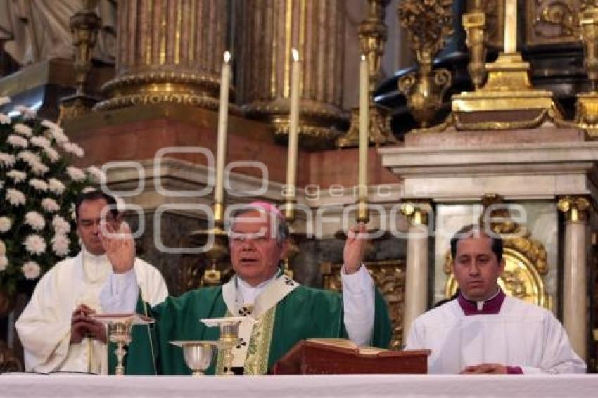 MISA EN CATEDRAL . ARZOPBISPO