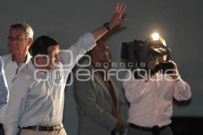 PAN . REUNIÓN . ERNESTO CORDERO