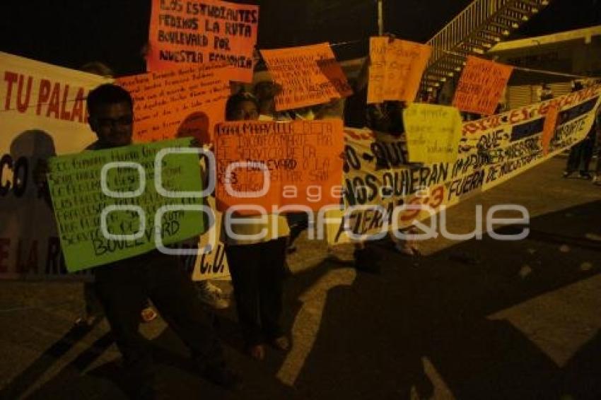 ABREN CIRCULACIÓN MANIFESTANTES TOTIMEHUACÁN