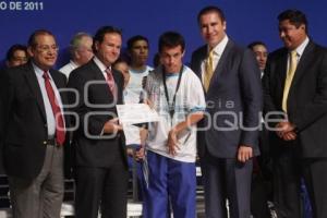 PREMIAN A DEPORTISTAS POBLANOS