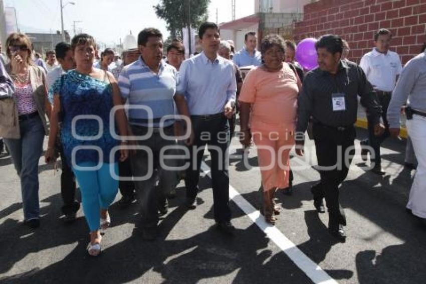 EDUARDO RIVERA INAUGURA CALLE . 1000 CALLES