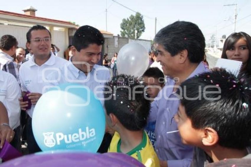 EDUARDO RIVERA INAUGURA CALLE . 1000 CALLES