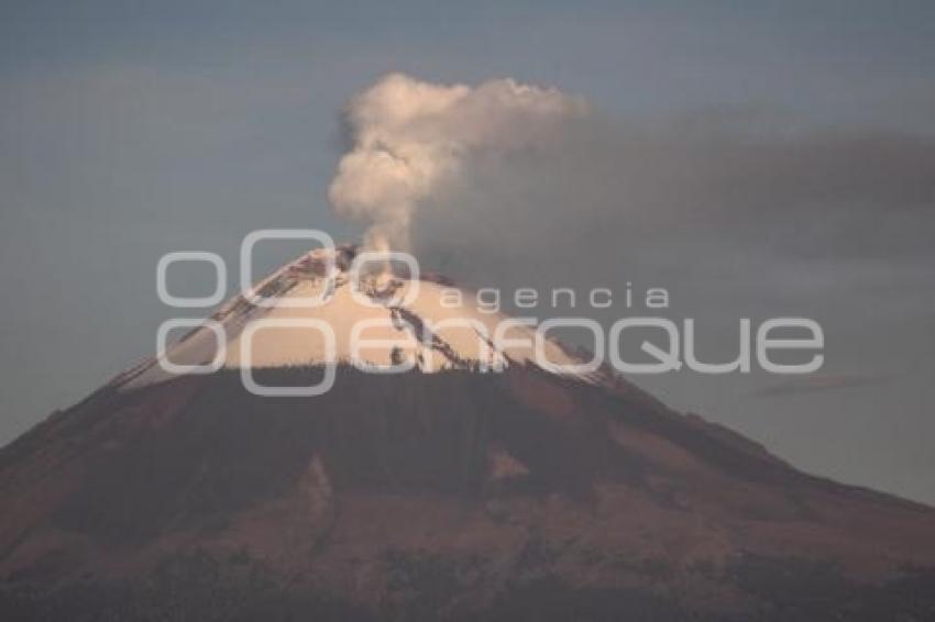 TURISMO . VOLCÁN