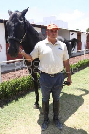 AGUSTÍN CARVANTES - JINETE POBLANO
