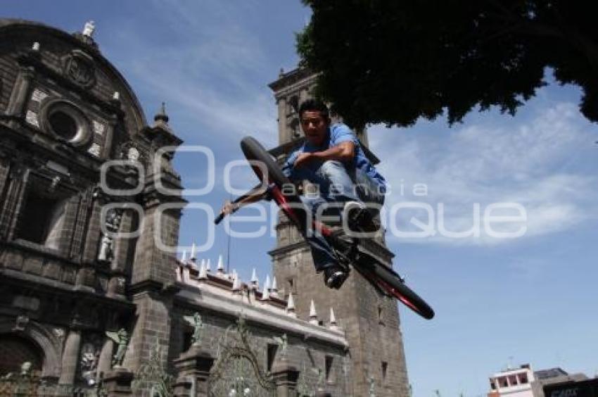 DÍA DE LA JUVENTUD . EXHIBICIÓN BICICLETAS