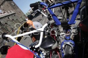 DÍA DE LA JUVENTUD . EXHIBICIÓN BICICLETAS