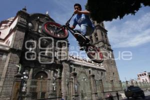 DÍA DE LA JUVENTUD . EXHIBICIÓN BICICLETAS