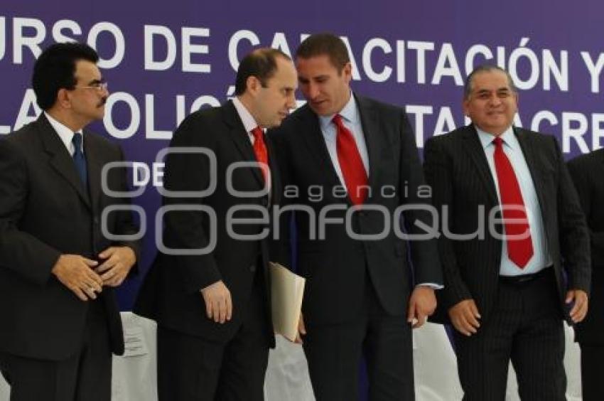 CAPACITACION Y ADIESTRAMIENTO A POLICIA