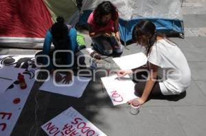 REALIZAN PLANTÓN JÓVENES RECHAZADOS BUAP