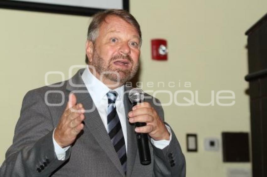 JORGE G CASTAÑEDA
