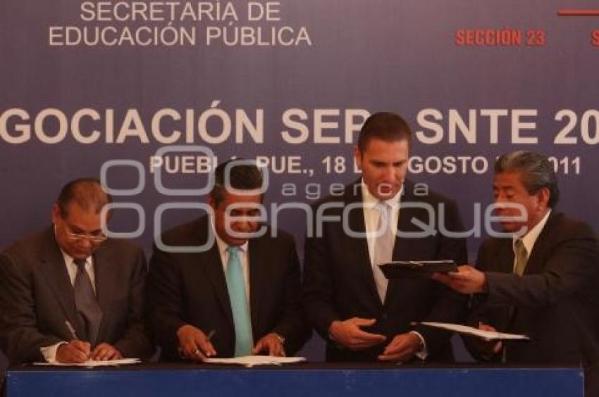 FIRMAN NEGOCIACIÓN SEP SNTE