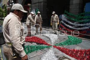 INICIA COLOCACIÓN DE ADORNOS PATRIOS