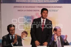 FIRMAN CONVENIO AYUNTAMIENTO Y MICROSOFT