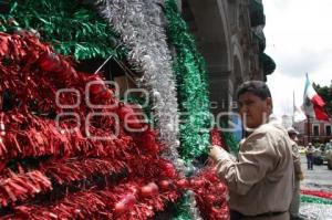 INICIA COLOCACIÓN DE ADORNOS PATRIOS