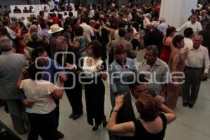 BAILE DE GALA . MES DEL ADULTO MAYOR