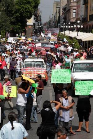 SE MANIFIESTAN COMERCIANTES DE LA 28 DE OCTUBRE