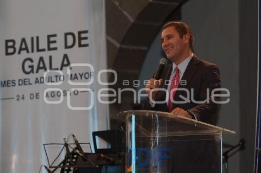 BAILE DE GALA . MES DEL ADULTO MAYOR