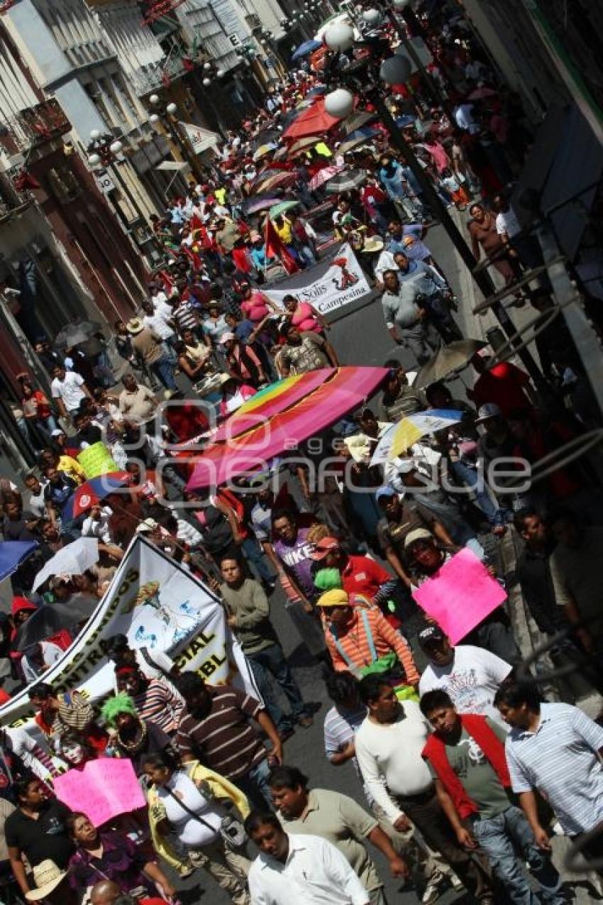 MANIFESTACION - PAYASOS - ANTORCHISTAS