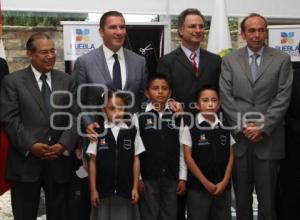 LA SEP Y EL GOBIERNO DEL ESTADO ANUNCIAN CAMBIO DE UNIFORME UNICO PARA CICLO ESCOLAR 2012.