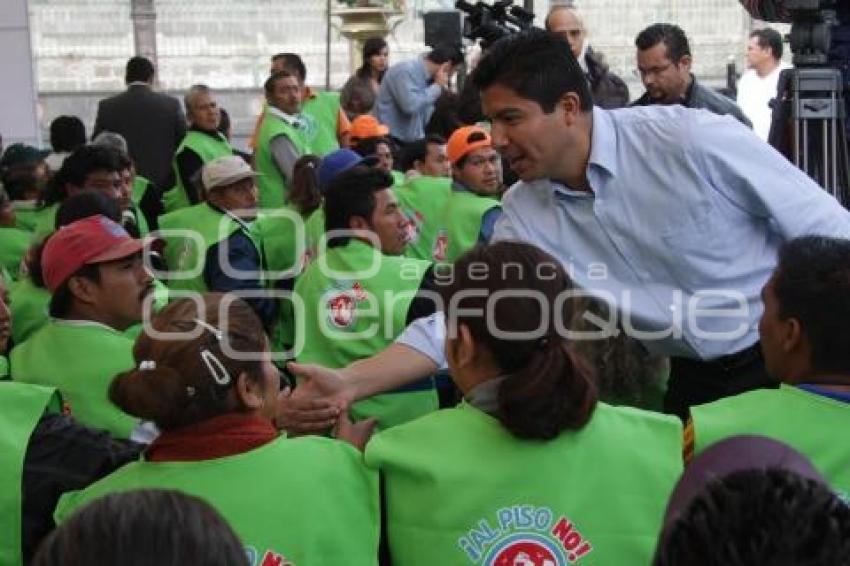 RECOLECTORES VOLUNTARIOS . AL PISO NO