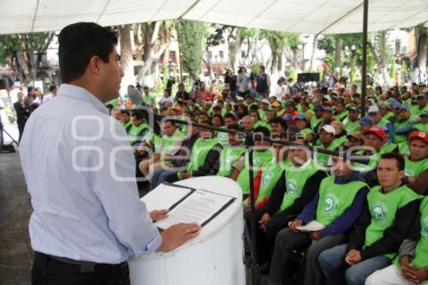 RECOLECTORES VOLUNTARIOS . AL PISO NO