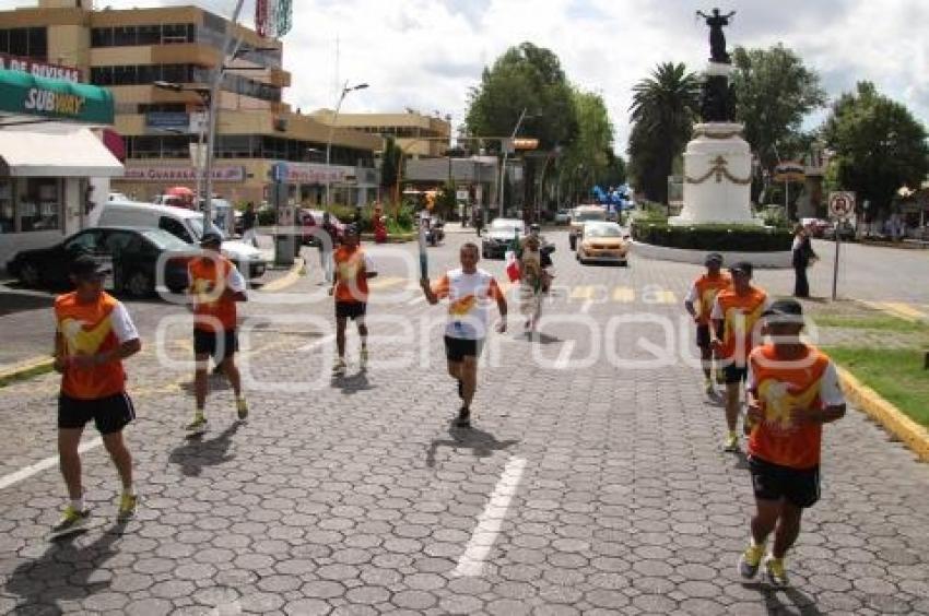 LA ANTORCHA DE LOS XVI JUEGOS PANAMERICANOS GUADALAJARA 2011 RECORRE LAS CALLES DE LA CAPITAL POBLANA.