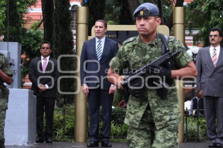 IZAMIENTO DE BANDERA - MES DE LA PATRIA